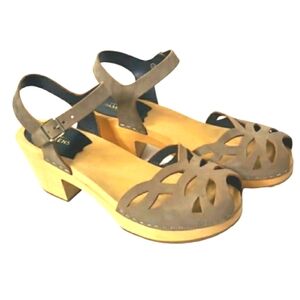 Swedish Hasbeens Ornament Clog Sandal Taupe Grey Peep Toe Wood Wedge Heel